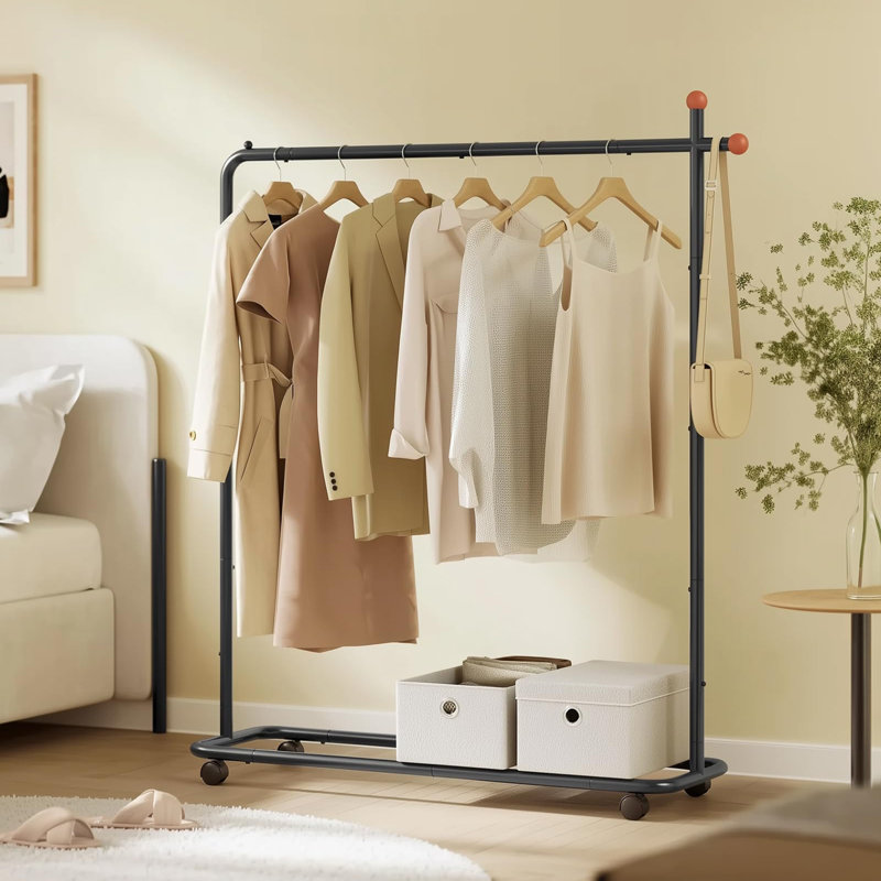Porte-vêtements sur roulettes