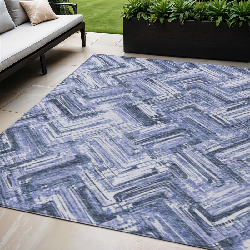 Tapis intérieur / extérieur lavable géométrique bleu marine et bleu ciel HomeRoots 5 pi x 8 pi