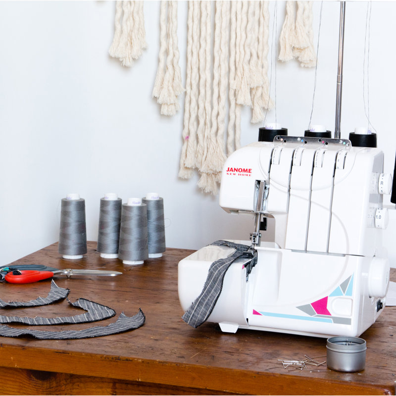 Janome MOD-8933 Serger
