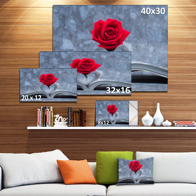 Rose rouge à l'intérieur du livre - impression sur toile tendue, H 30 po x l 40 po x P 1 po, Métal