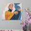 Portrait méditatif féminin, cadre en bois encastré, 16 po x 20 po