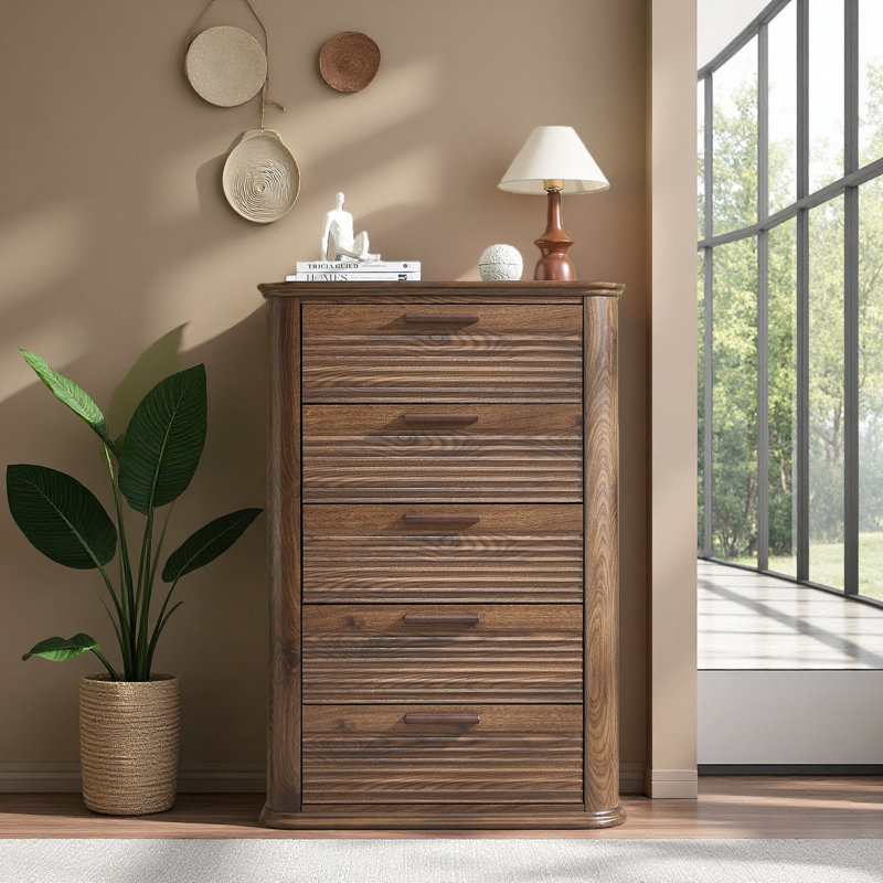 Commode 5 tiroirs pour la chambre à coucher, commode haute 45 po avec profil incurvé, commode cannelée en bois, rangement de tiroir moderne pour la chambre à coucher