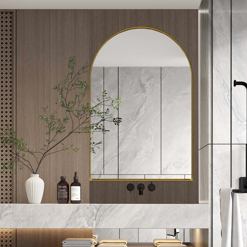 Armoire de salle de bain avec cadre en métal doré mat 24 po x 36 po, avec miroir, tablettes réglables et tablettes encastrées avec rangement pour pharmacie, cadre