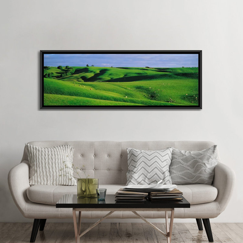 «Farmland Southland, New Zealand», reproduction de photo sur toile, H 24 po x l 72 po x P 1,5 po, Papier d'art encadré noir