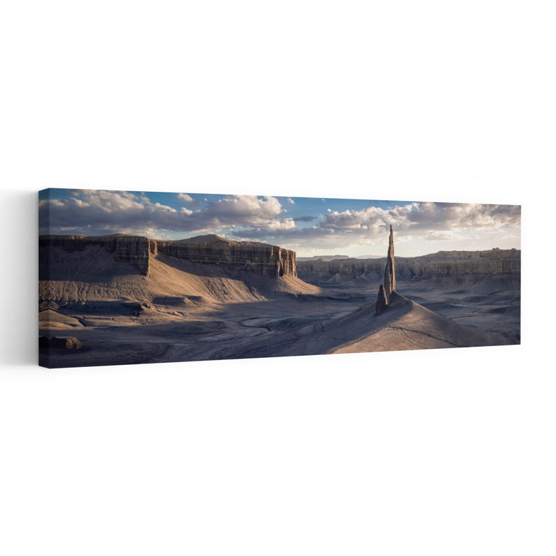 Lone Desert Spire, paysage contemporain abstrait, art mural, H 16 po x l 48 po