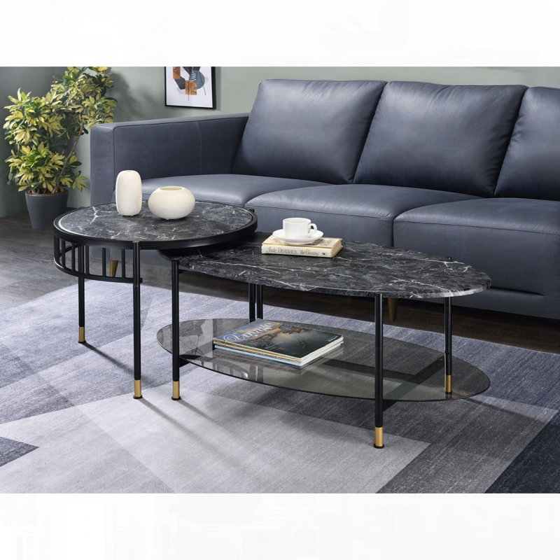 Table gigogne peu encombrante avec plateau en pierre reconstituée