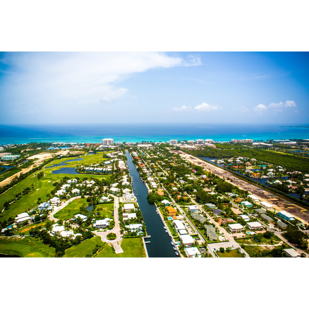 Grand Cayman von JodiJacobson - Kunstdrucke auf Leinwand ohne Rahmen