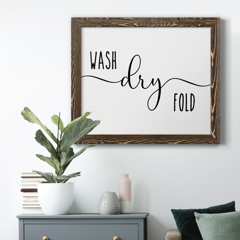 «Wash Dry Fold», art textuel sur toile, H 20 po x l 17 po x P 1,5 po, Noyer