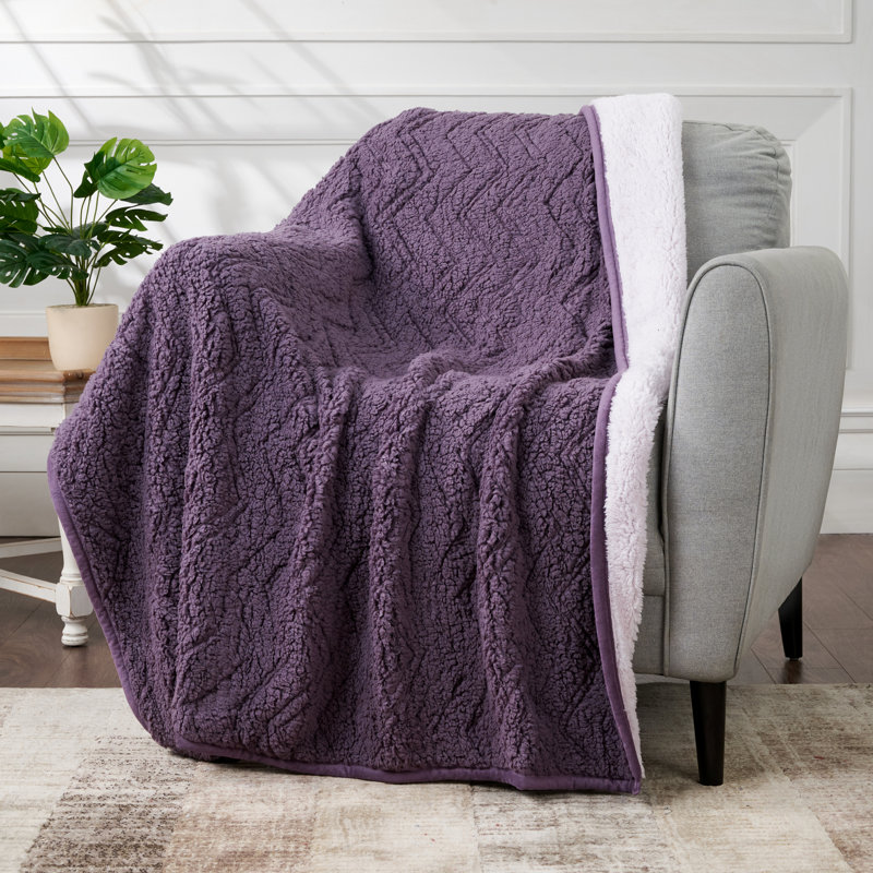 Jeté en sherpa CBCHome Cozy Chevron, Prune