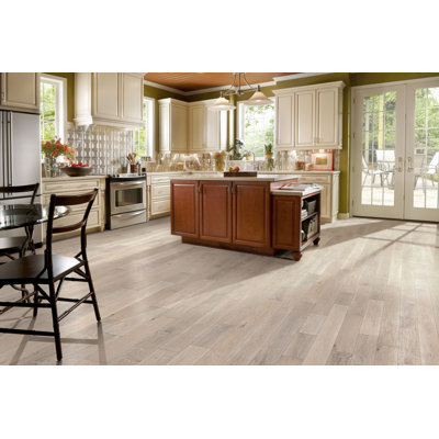 Plancher de bois franc en chêne massif de 5" Signature Scrape