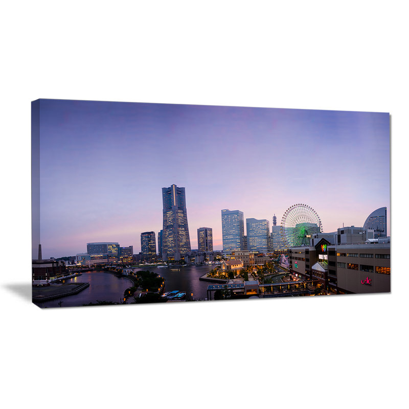 «Minato Mirai Yokohama at Twilight», photographie, H 20 po x l 20 po x P 1 po, Toile tendue
