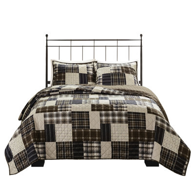 3 Piece Quilt King/ King, Black/Brown, Reversible With Pieced Boarder And Print Zipper Closure Plaid