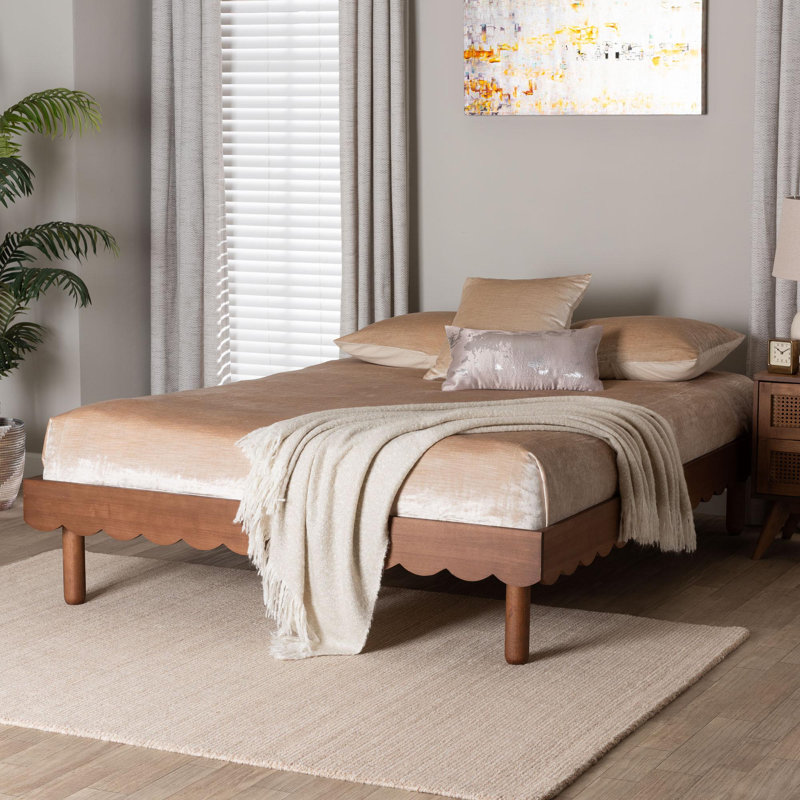 Base de lit plateforme en bois avec bordure festonnée Baxton Studio Lozoya