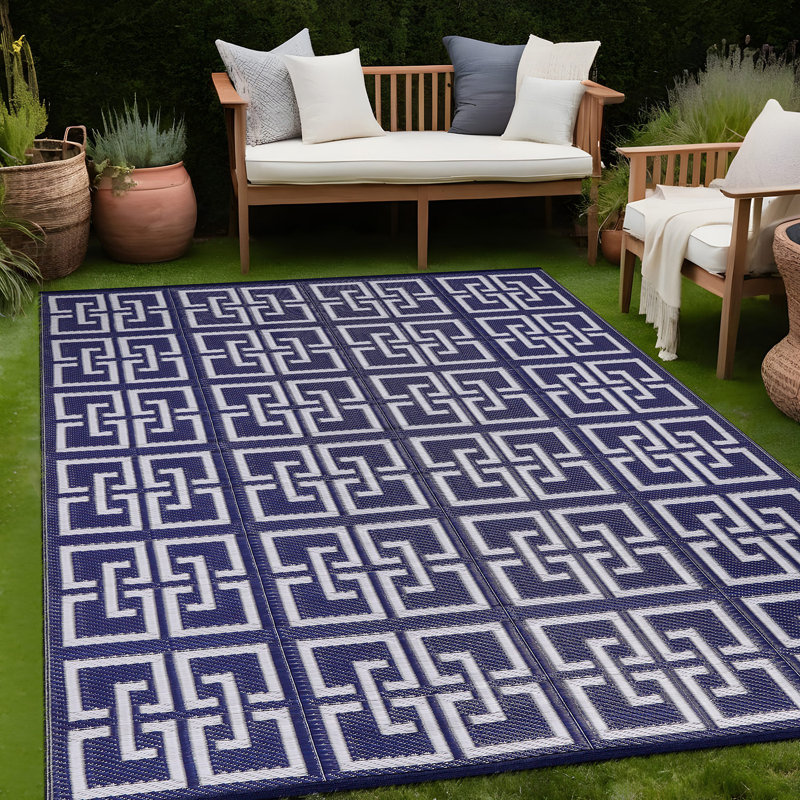 Tapis intérieur / extérieur bleu marine / blanc Aldo, Rectangle 8 pi 2 po x 10 pi