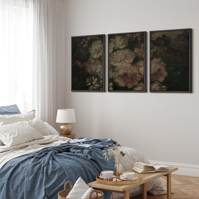 «Dark Moody Floral Arrangement Triptych», reproduction d'art sur toile encadrée 3 pièces, H 36 po x l 72 po x P 1,5 po