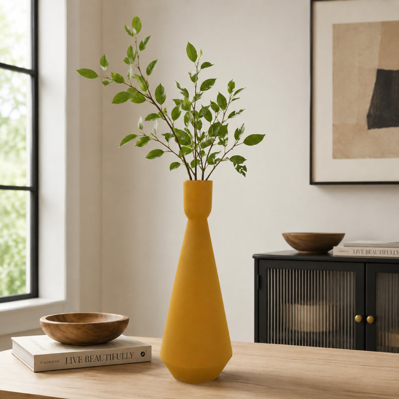 Vase décoratif, rebord évasé, bords angulaires, céramique jaune moutarde 15 pouces