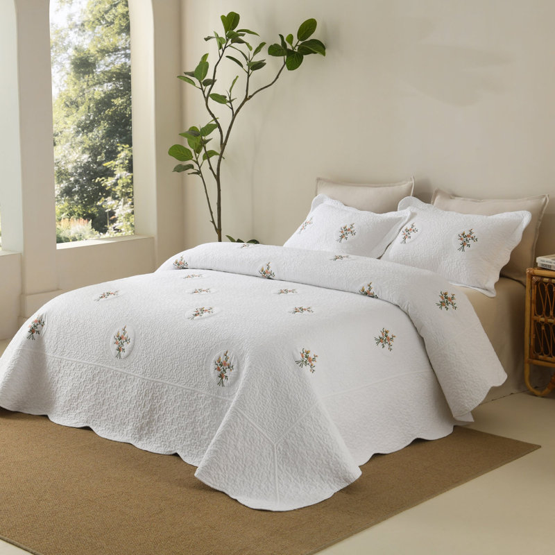 Ensemble de courtepointe brodée bouquet de roses blanches en coton 3 pièces, Queen Quilt + 2 Shams