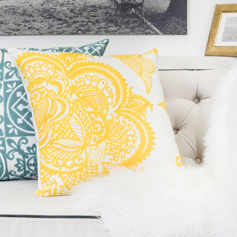  Indoor/Outdoor Cotton Throw Pillow, Yellow