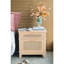 Table de chevet style bohémien Mid-Century 27,5 x 18 x 26 po, placage en bois de pin et insert de style canne