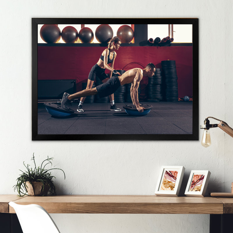 Athlétisme, femme avec haltères - décoration murale aérobie et musculation_106273, H 30 po x l 40 po x P 1,5 po
