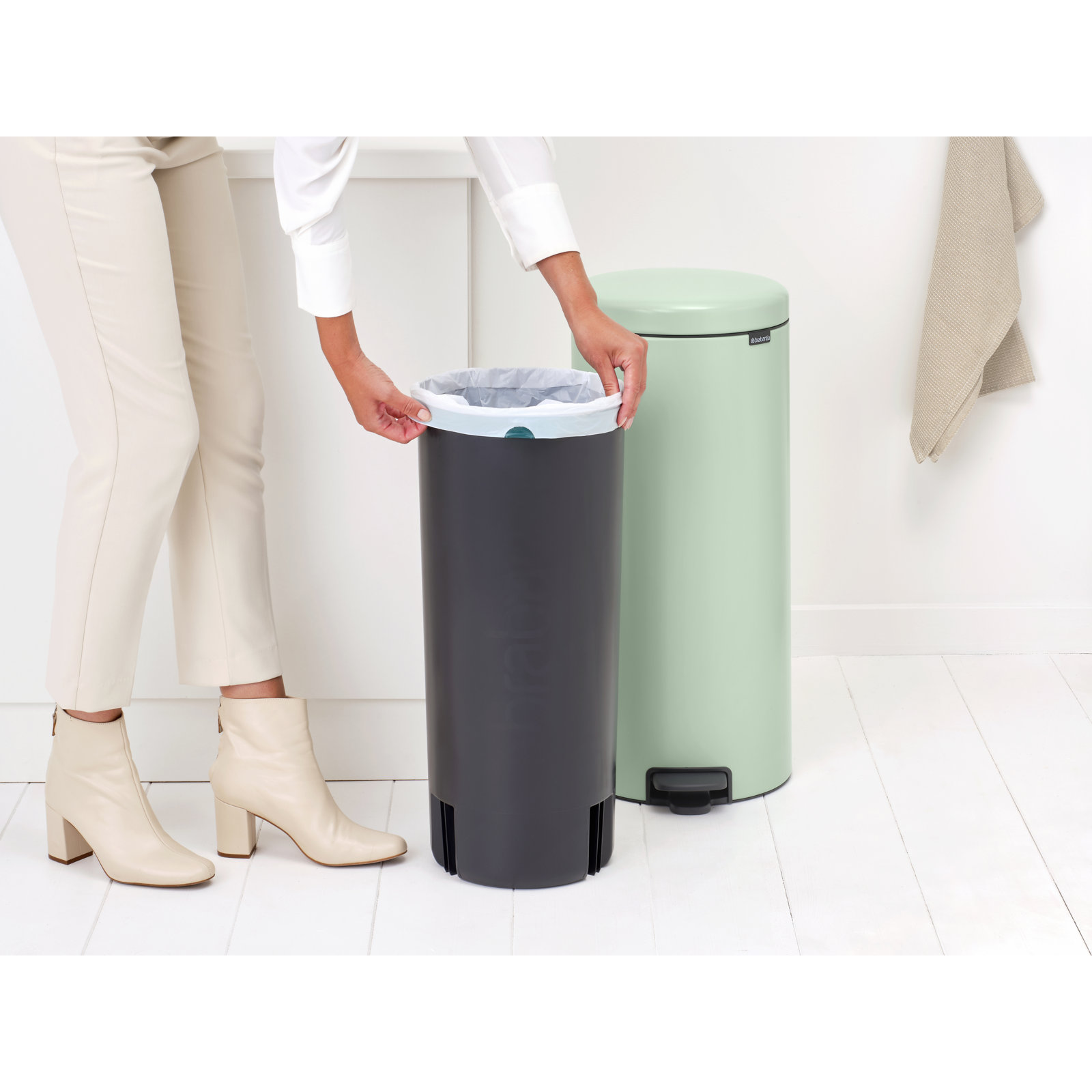 Brabantia NewIcon Step On Trash Can, 8 Gallon (30 Liter), Jade Green