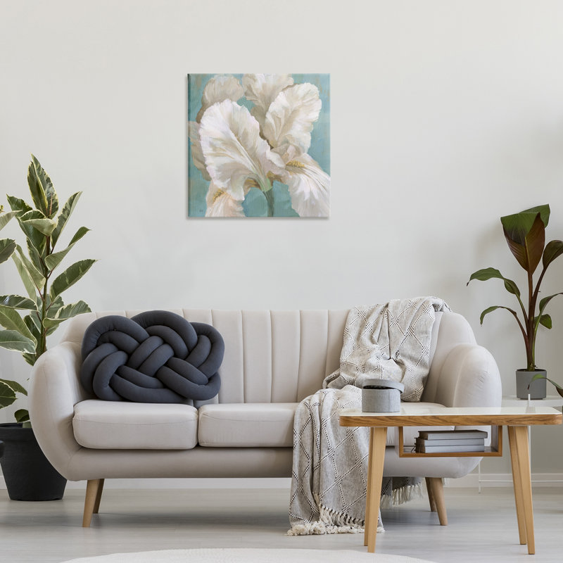"White Iris Petals", art mural sur toile par Nan, H 24 po x l 24 po