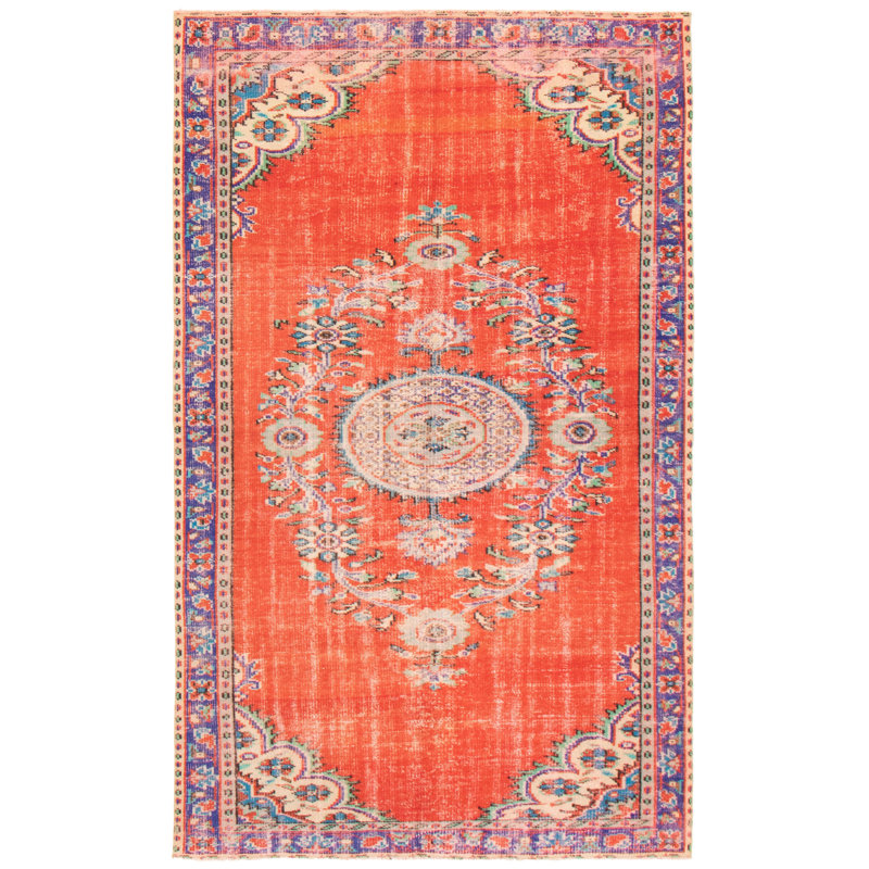Tapis rouge Crocifissa 5 pi 2 po x 8 pi 4 po Crocifissa