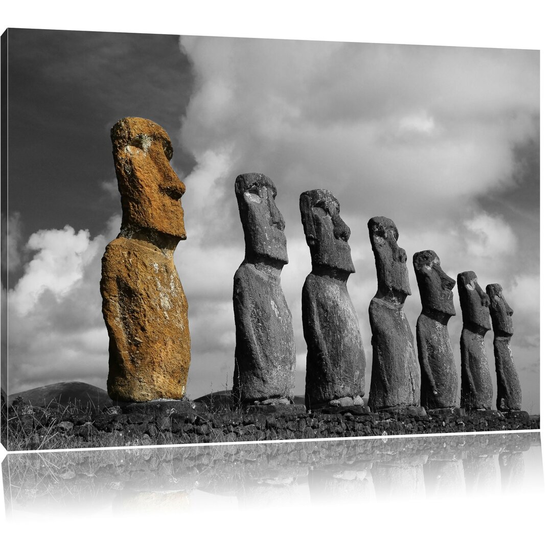 Leinwandbild Beautiful Moai Statues