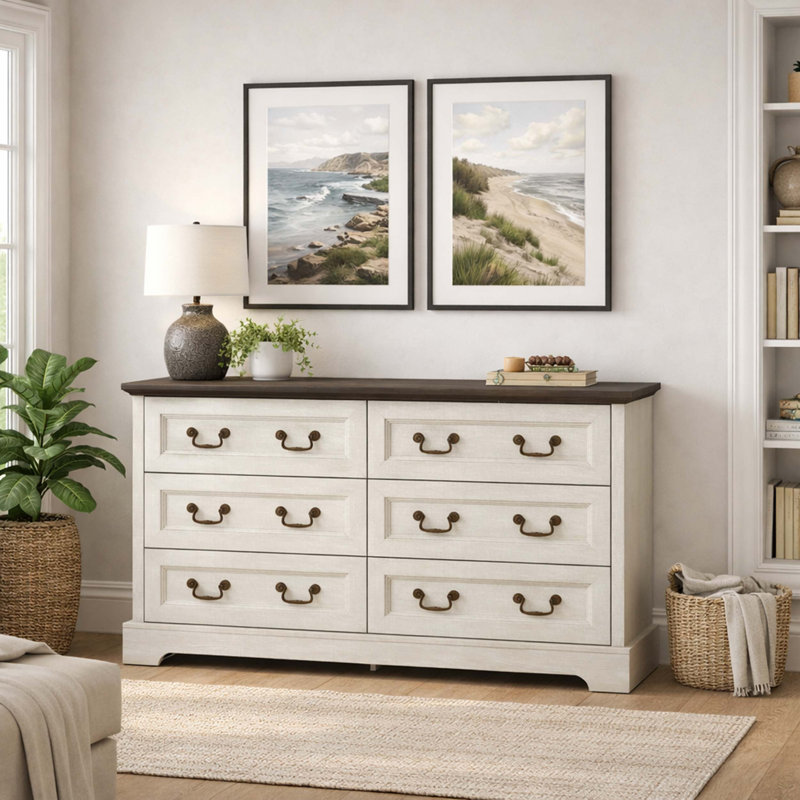 Commode en bois à six tiroirs Farmhouse avec poignées en métal, offrant beaucoup de rangement et un espace polyvalent pour la vie organisée.