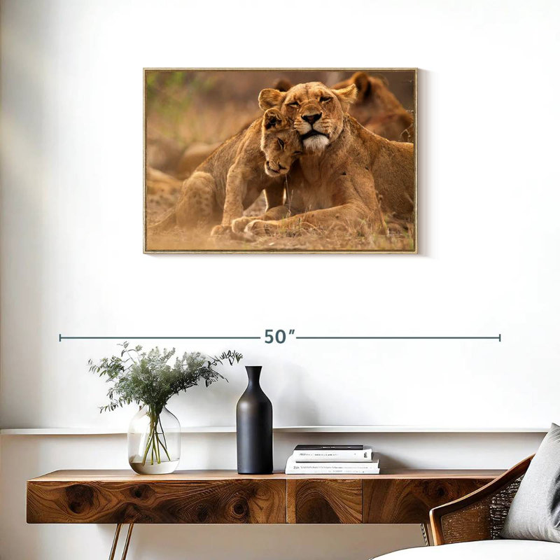 Lionne et louveteau, Cadre flottant en bois naturel, 31 po x 21 po