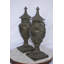 Paire de statues en bronze urnes - Taille: L 10 po x l 9 po x H 25 po.