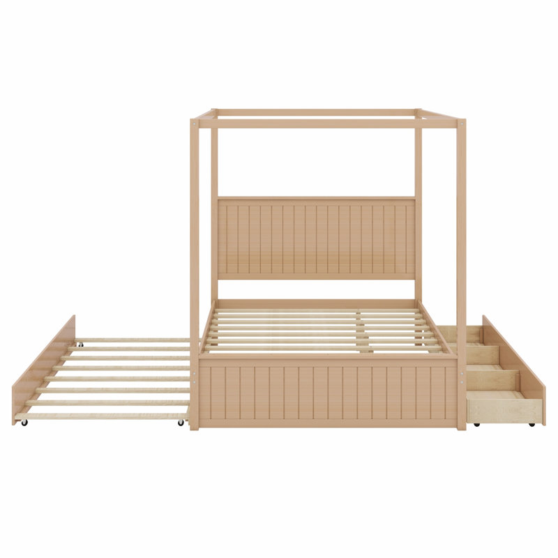 Un lit plateforme à baldaquin avec lit gigogne et tiroirs structure les chambres à coucher de style moderne ou rustique.