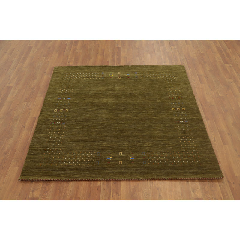 Tapis vert olive de style Gabbeh 6 x 6 avec des motifs minimalistes