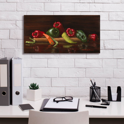 «Green and Red Peppers On Canvas» par Christopher Pierce, reproduction