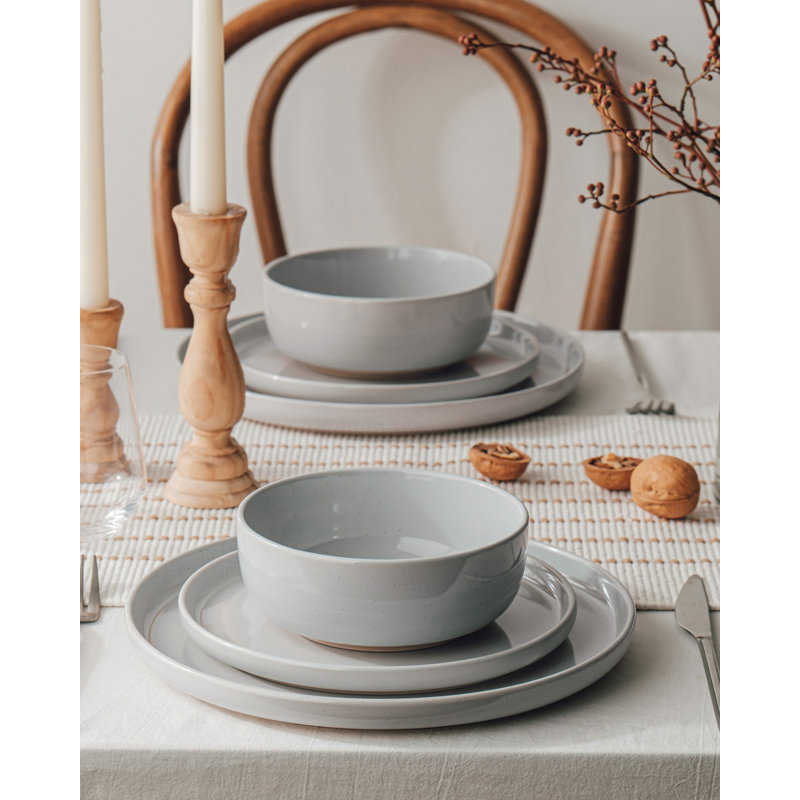 Famiware 18 Piece Stoneware Dinnerware Set - Service for 6, Light Gray
