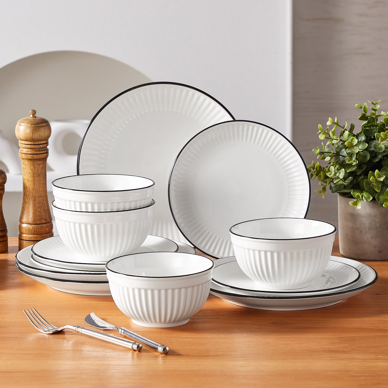 Greg Ceramic Dinnerware Set - Service for 4, White/Black 