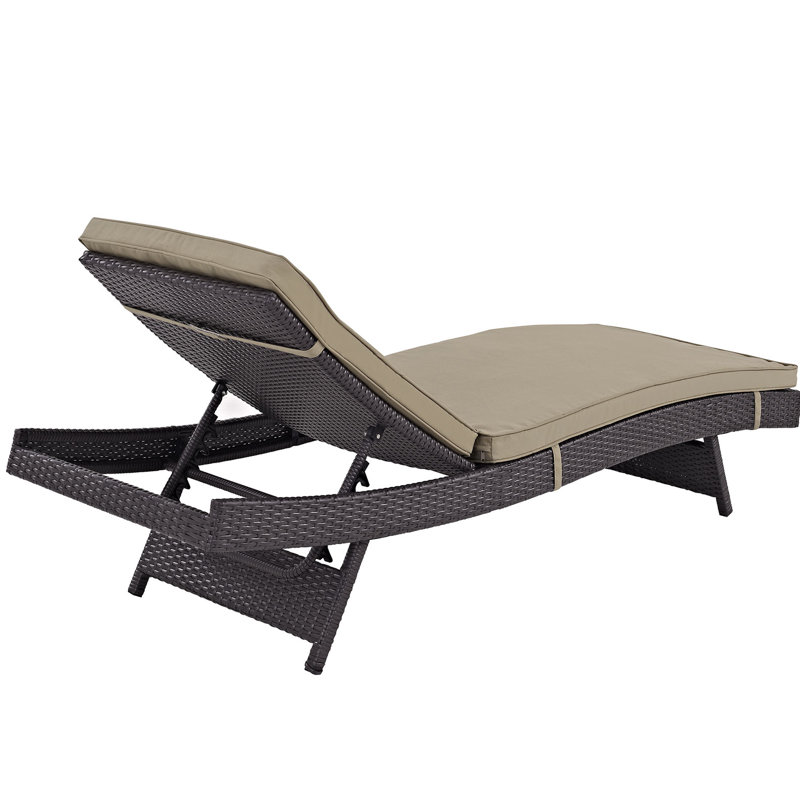 Chaise longue d'extérieur en rotin Convene, Moka