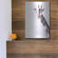 «Copper and Blue Giraffe» Saint par Alan Majchrowicz, art luxueux en métal-123434265