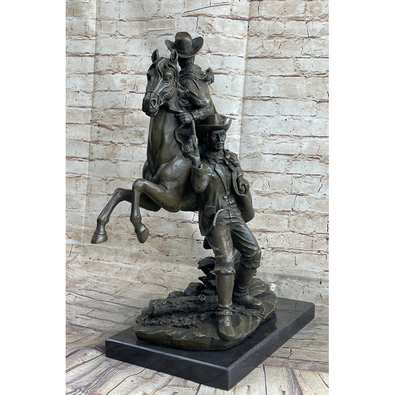 Statue de bronze d'un cowboy de l'Ouest