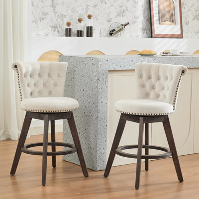 De 2 tabourets de bar à hauteur de comptoir de 26 po, pivotant à 360 °, velours beige, pieds en bois, pour 2 tabourets de rénovation intérieure, garnis de boutons, Solution