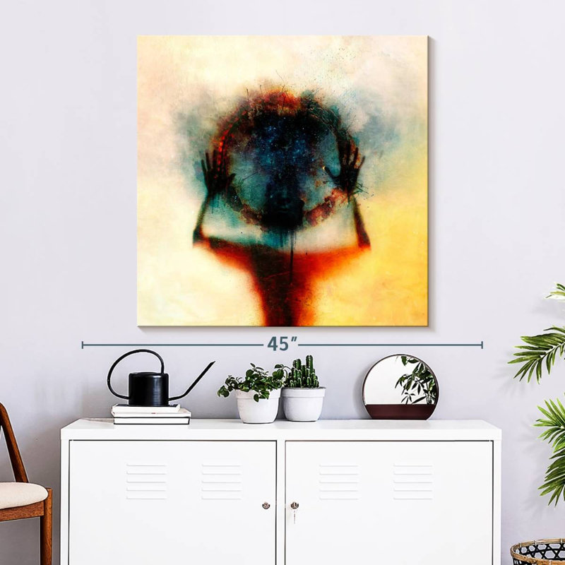 Kelan Closer, 33" H x 33" W