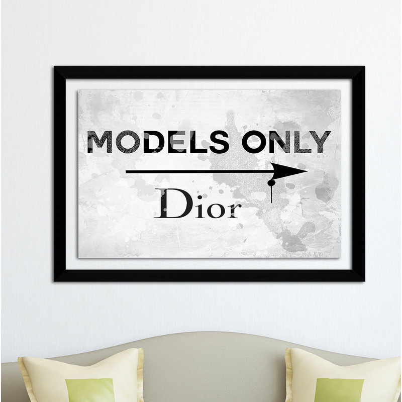 « models only dior », art textuel encadré