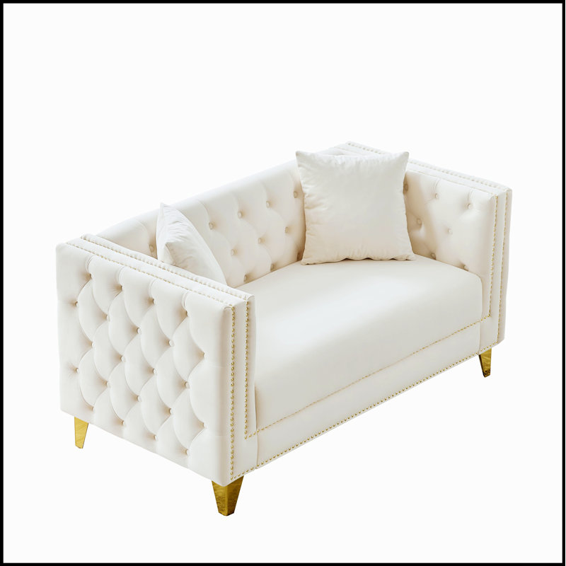 Luxueux canapé Chesterfield en velours à assise profonde avec capitonnage à boutons et garniture cloutée pour un confort et une élégance modernes
