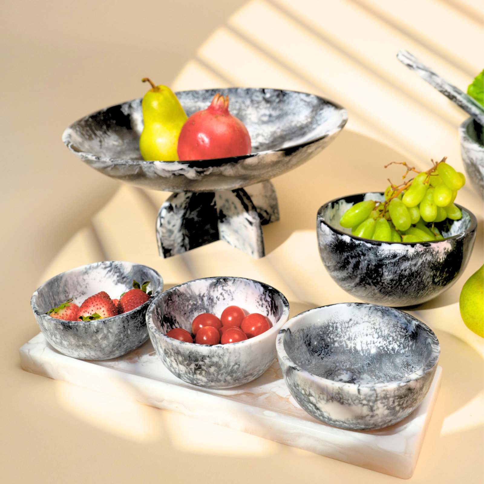 Lucente Resin Snack Bowl, Black/White