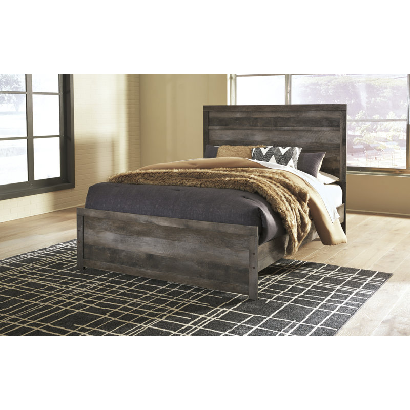 Wynnlow Panel Bed with Mirrored Dresser and Nightstand, Queen