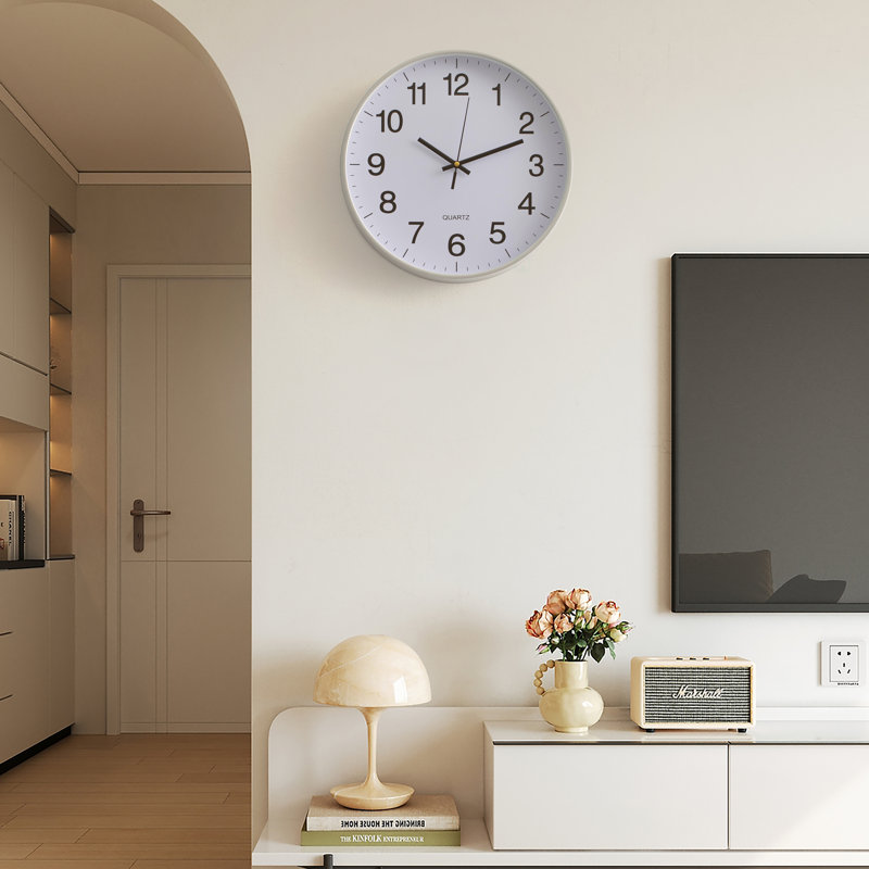 Horloge analogique 12 po Ebern Designs, Argent argent