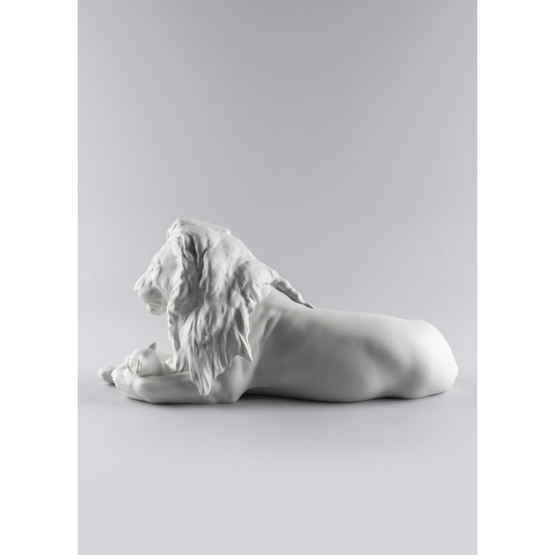 Lion with Cub Figurine