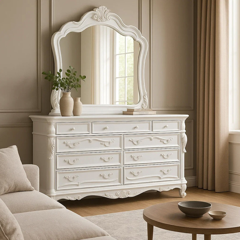 Commode en bois massif à 9 tiroirs de 70,5 po Venta avec détails sculptés, finition blanche Venta