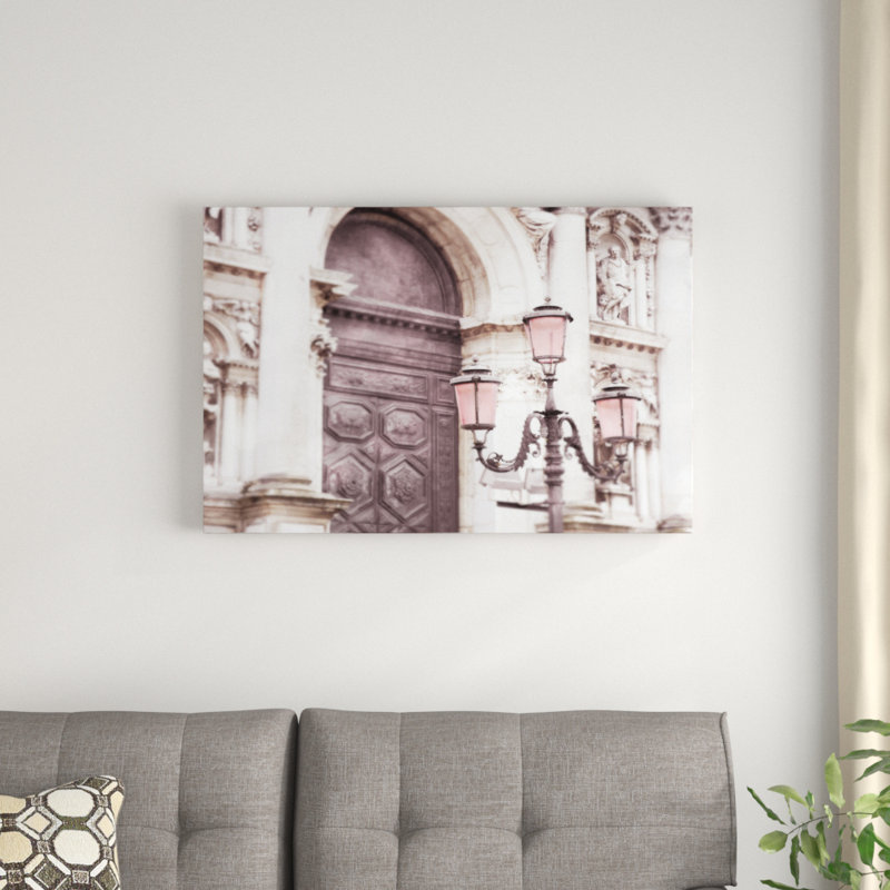 «Venice Pink Lanterns II», photographie sur toile, H 24 po x l 36 po