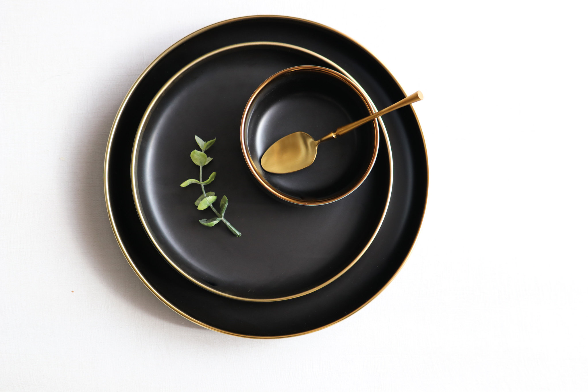 Mercer41 Gorch Luxury Ceramic Black Plate Design with Gold Trim - 8 ...